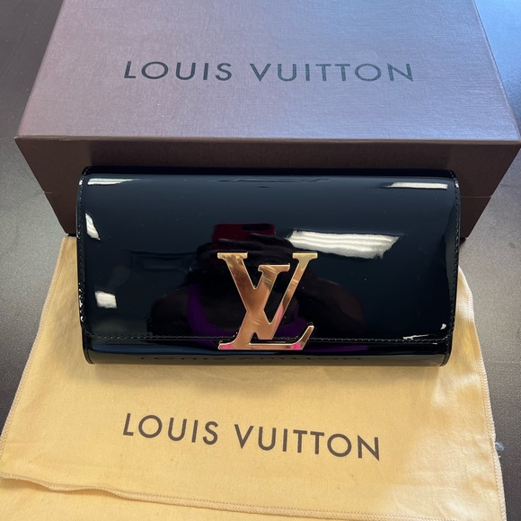 Louis Vuitton Handbags - Authentic Louis Vuitton Louise Vernis Noir clutch